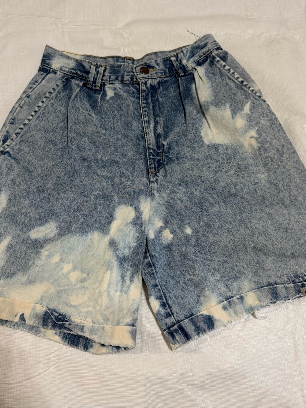 Vintage Jordache Acid Wash Denim High-Waist Shorts - Blue & Cream size S